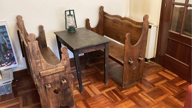 Conjunto mesa y bancos vintage.