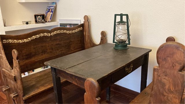 Conjunto mesa y bancos vintage.