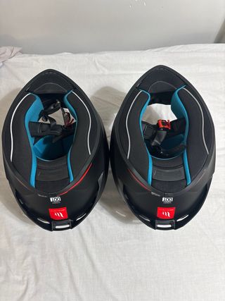 2 Cascos MT Helmets
