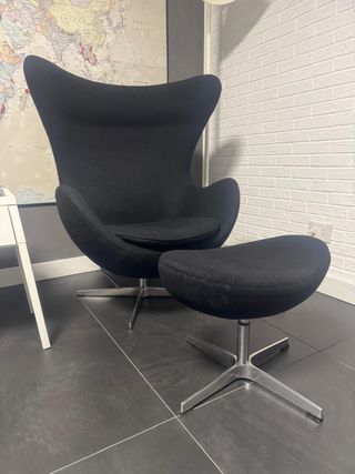 2 Poltrone Egg Chair con Poggiapiedi in Cashmere