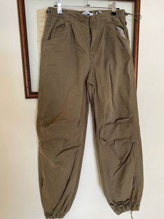 Pantalones militares vintage
Bershka. talla M