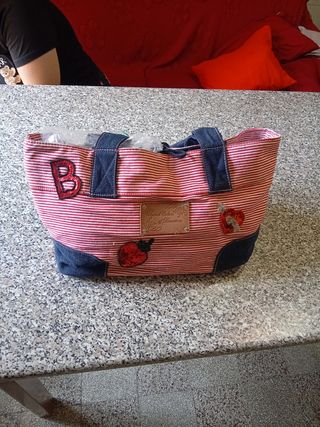 Borsa a spalla rosa e blu