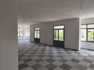 Local comercial amplio o para uso de vivienda