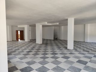 Local comercial amplio o para uso de vivienda