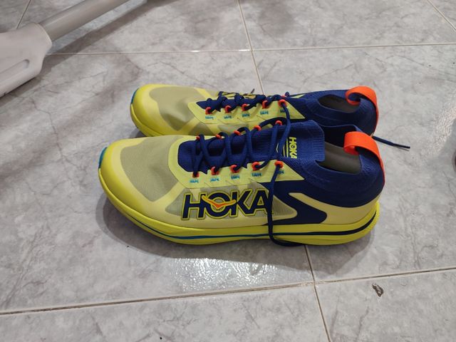 Zapatillas HOKA - Amarillas y Azules