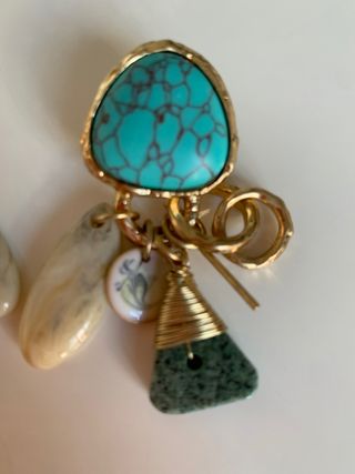 Pendientes Zara dorados turquesa. A estrenar.