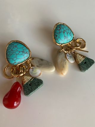 Pendientes Zara dorados turquesa. A estrenar.