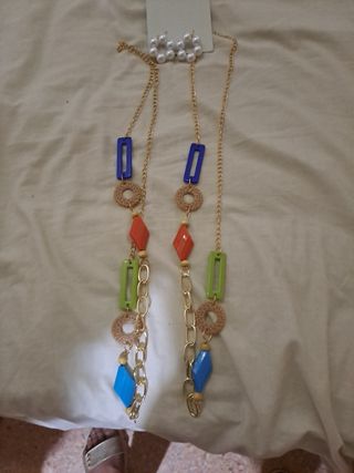 Collares y pendientes dorados multicolor