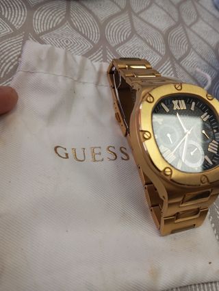 Reloj Guess dorado - Casi nuevo