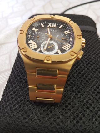 Reloj Guess dorado - Casi nuevo