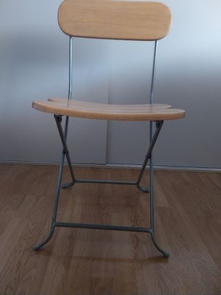 Tres sillas plegables metal madera