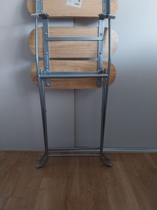 Tres sillas plegables metal madera