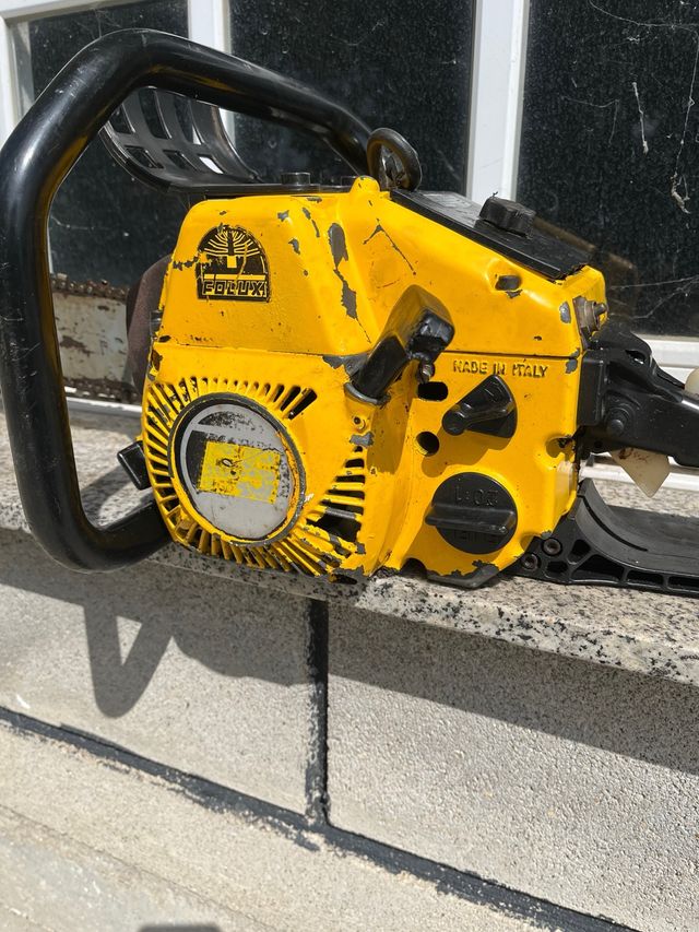 Motosierra Oleo-Mac antigua