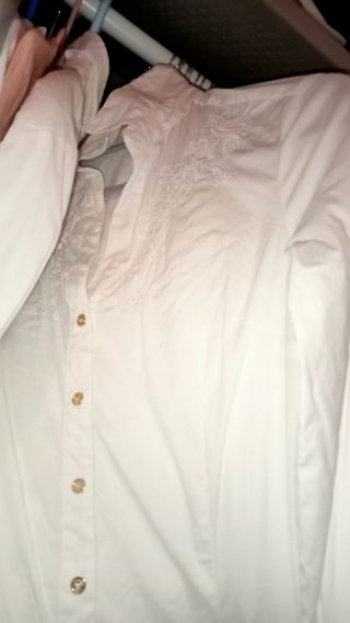 €25 el precio de 1 Blusa blancas hilo mujer
