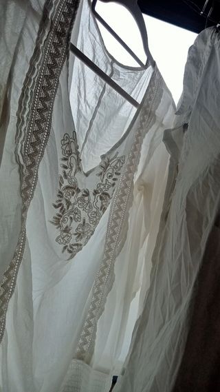 €25 el precio de 1 Blusa blancas hilo mujer