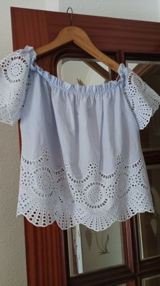 Blusa blanca y azul, palabra de honor