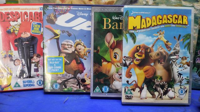 Pack 4 DVDs infantiles: Gru, Up, Bambi, Madagascar