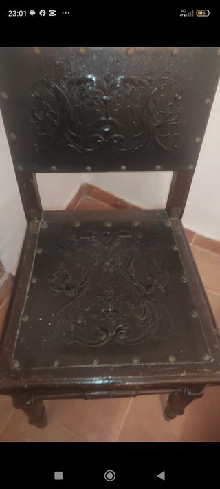6 Sillas antiguas de cuero y madera