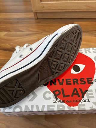 Converse blancas.