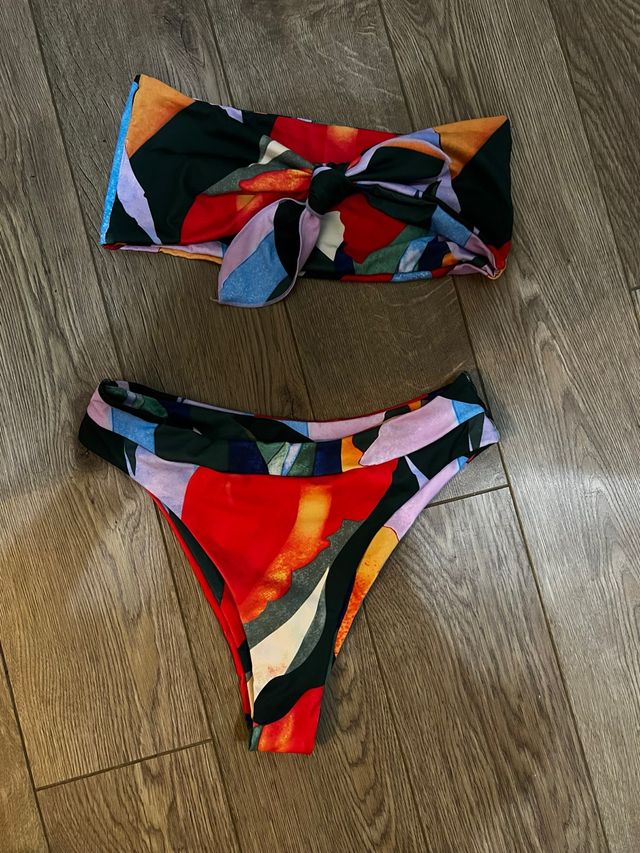 Bikini rojo y multicolor talla S