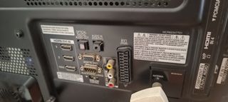 TV LG 32" - Televisión negra