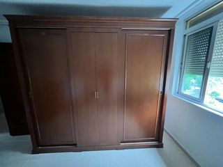 Cómoda y armario 3 puertas madera