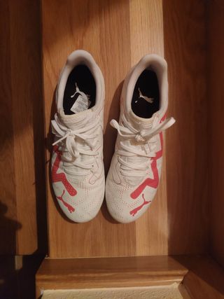 Zapatillas fútbol Puma Future Play. Talla 38'5