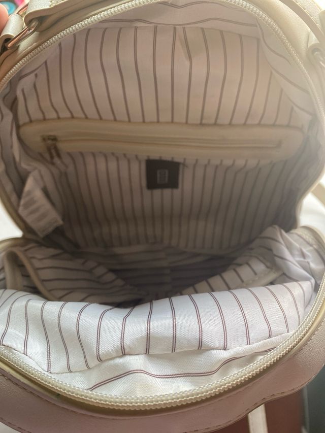 Mochila beige pequeña