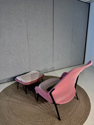 Sillón Vitra Slow Chair original con reposapiés di