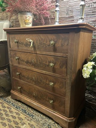 Cómoda antigua