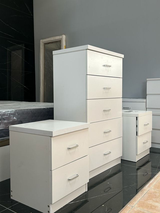 Pack Dormitorio: Sinfonier 5 Cajones + 2 Mesitas