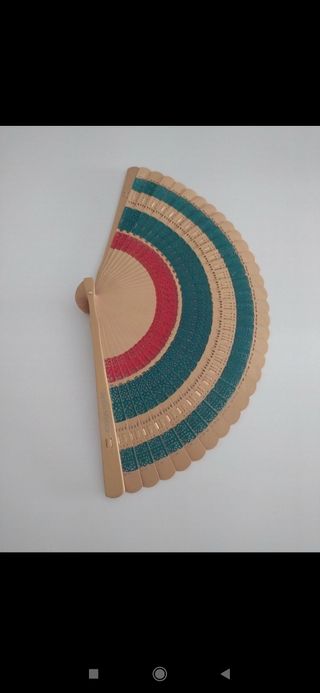 Abanico dorado y verde agua