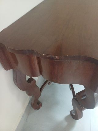 Mesa antigua de madera - Patas torneadas