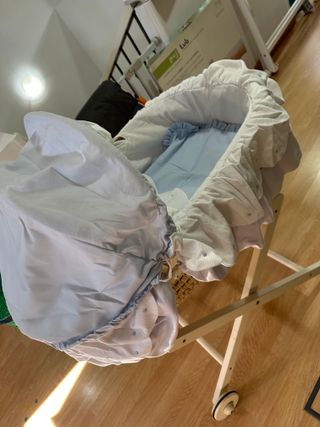 Minicuna moisés de mimbre para bebé