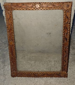Marco antiguo de madera.