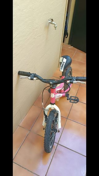 Bicicleta infantil rosa y blanca