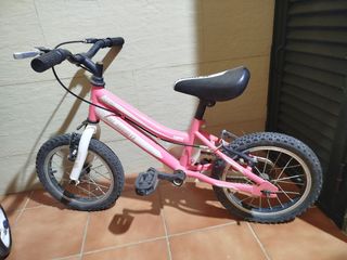 Bicicleta infantil rosa y blanca