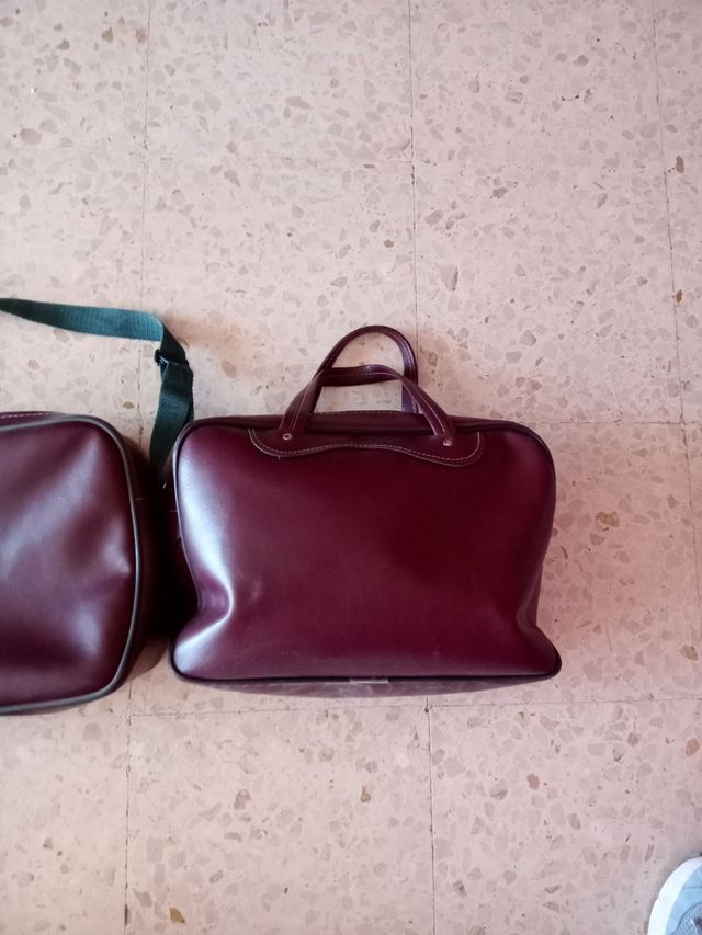 Lote bolsos cuero bermellón. Perfecto estado