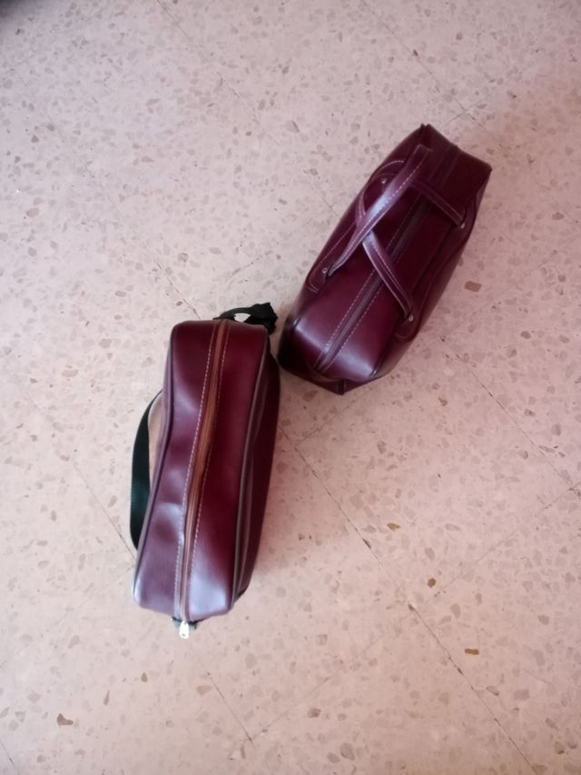 Lote bolsos cuero bermellón. Perfecto estado