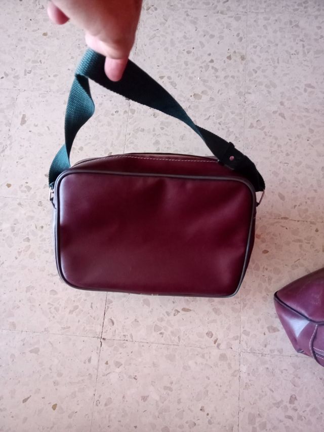 Lote bolsos cuero bermellón. Perfecto estado
