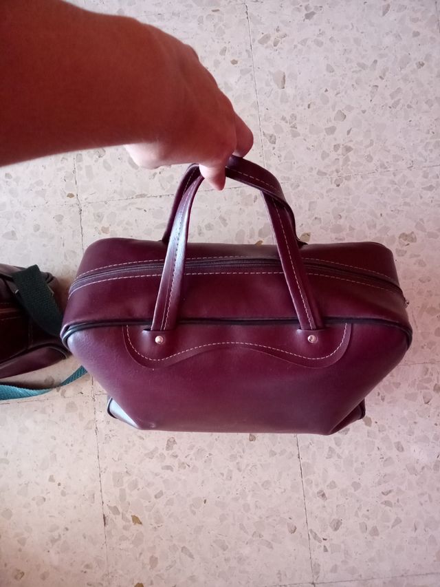 Lote bolsos cuero bermellón. Perfecto estado