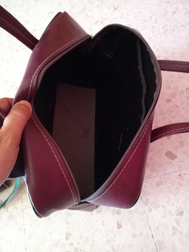 Lote bolsos cuero bermellón. Perfecto estado