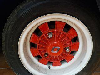 Llantas Renault 8 TS rojas