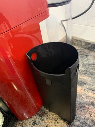 Cafetera Nespresso Vertuo Plus Roja 