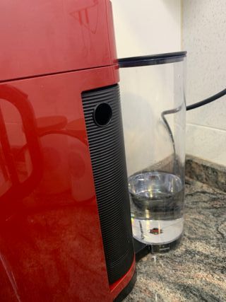 Cafetera Nespresso Vertuo Plus Roja 