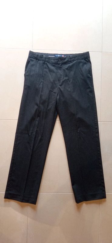 Pantalón gris hombre