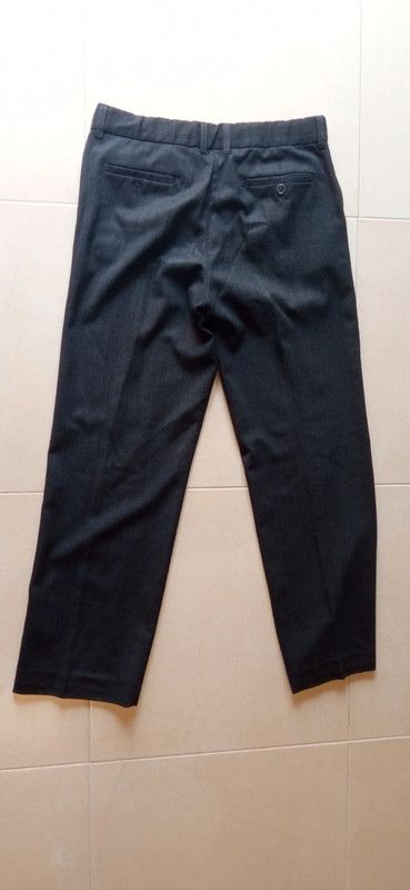 Pantalón gris hombre