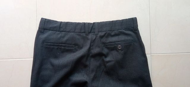 Pantalón gris hombre