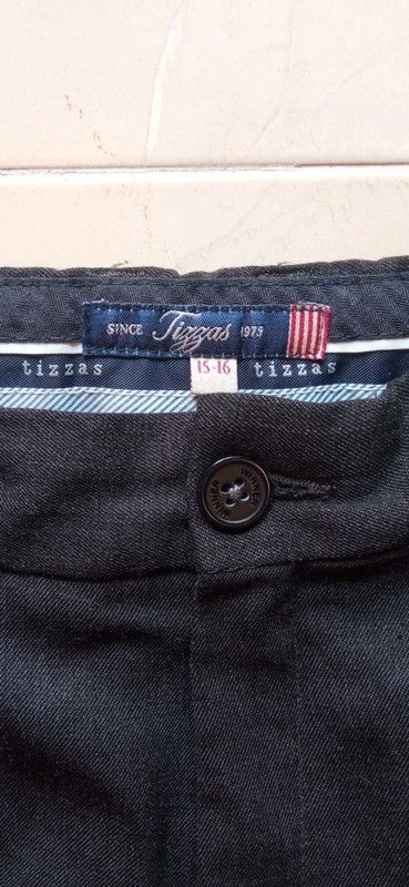 Pantalón gris hombre