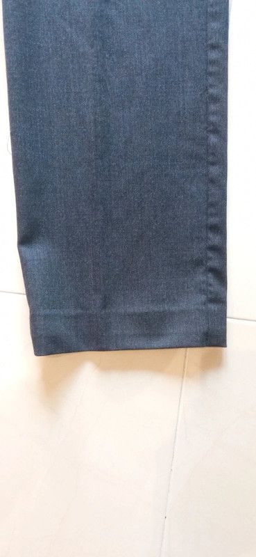 Pantalón gris hombre